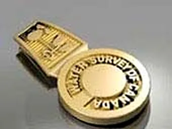 The ladies’ signet and pendant in yellow gold, engraved Water Survey of Canada